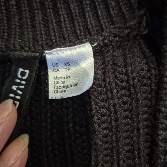 H&M Black Cropped Ribbed Button-Up Cardigan - Picture 2 of 2
